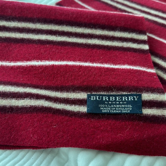 Lambswool Burberry scarf - Picture 2 of 3